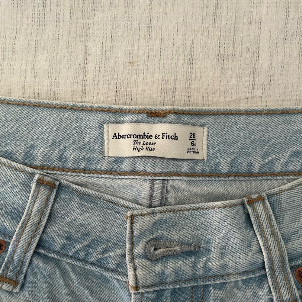 Abercrombie & Fitch Loose High Rise Jeans - Picture 2 of 5